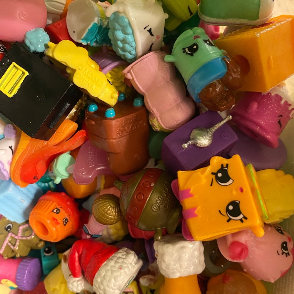 large box of shop kins